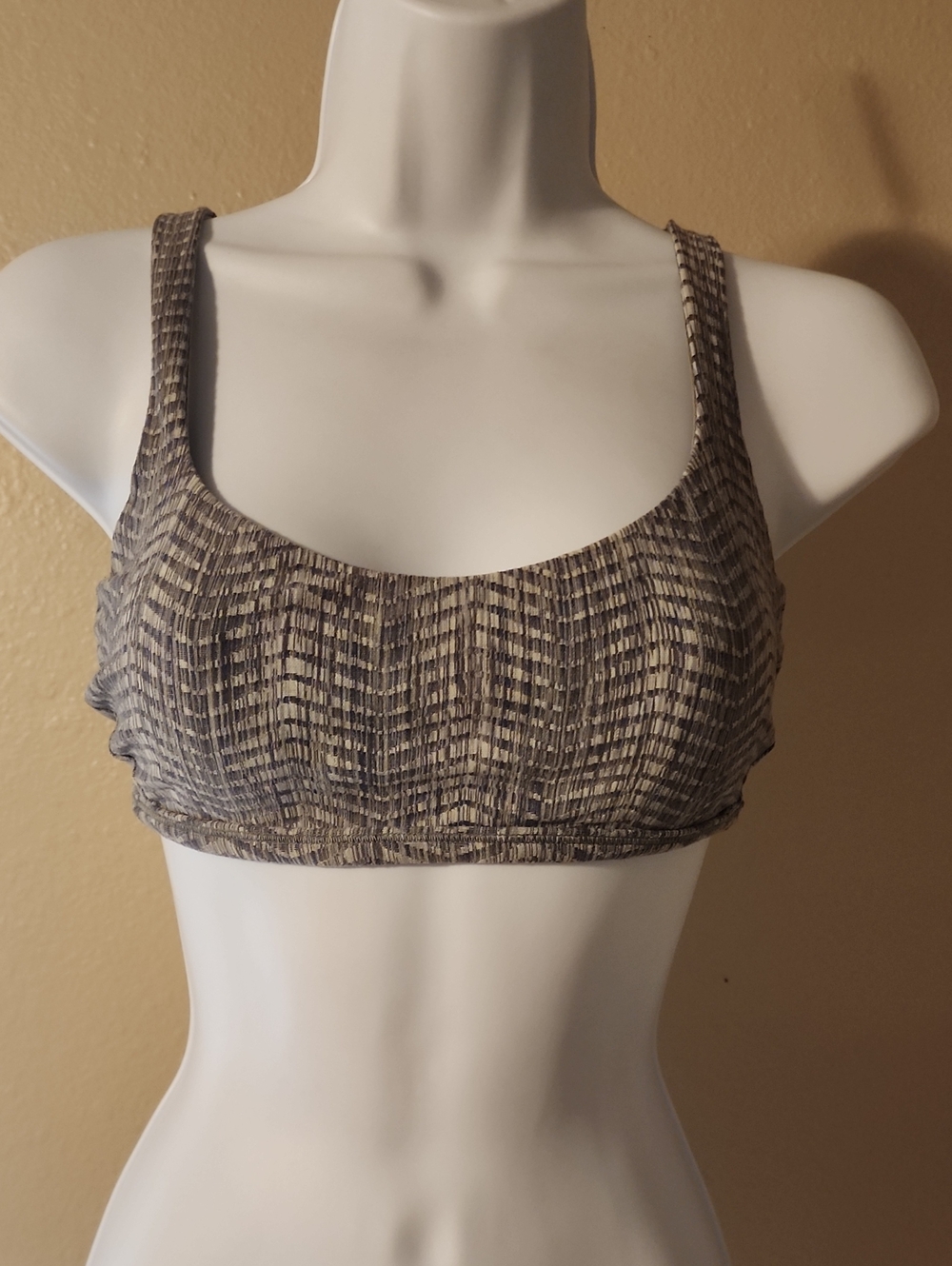 Lululemon Textured Scoop Neck Sports Bra in Neutral Tones